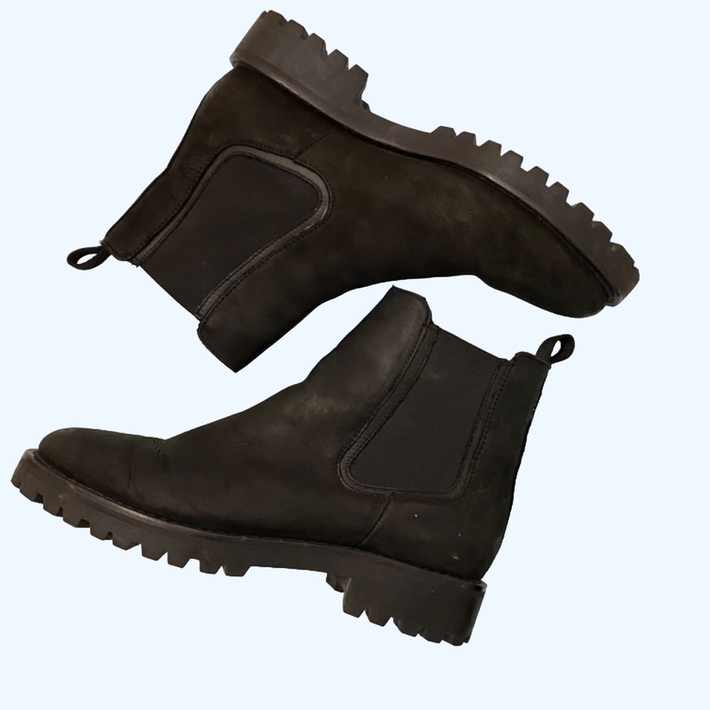 Thursday Everyday Boots Black Matte Leather Pull on Chelsea Boots Woman 7.5
